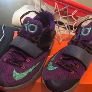 KD 7’s Purple sneakers
